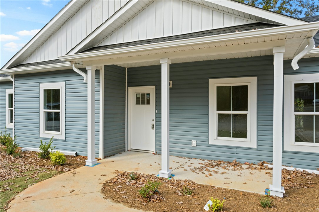 Property image 2 of 314 Forest Creek Drive in Bent Tree, Seneca, SC 29678