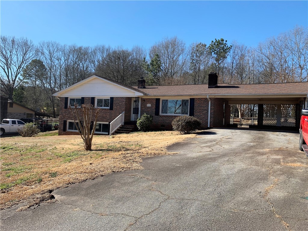 Property image 4 of 512 Andrew Pickens Drive in Singing Pines, Seneca, SC 29678