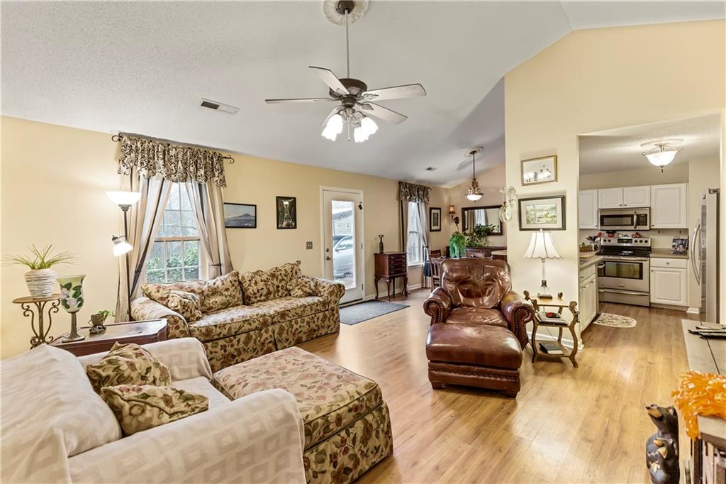 Property image 5 of 129 Wisteria Way in Whispering Oaks, Pendleton, SC 29670