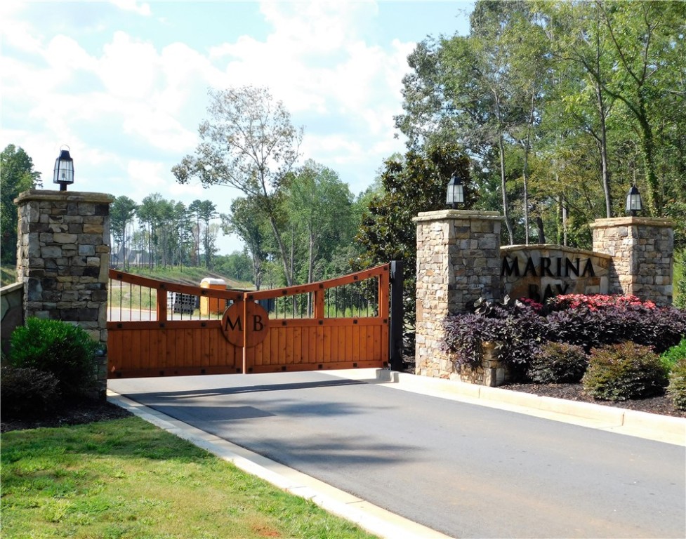 Property image 2 of 812 Mountain Way in Marina Bay, Seneca, SC 29678