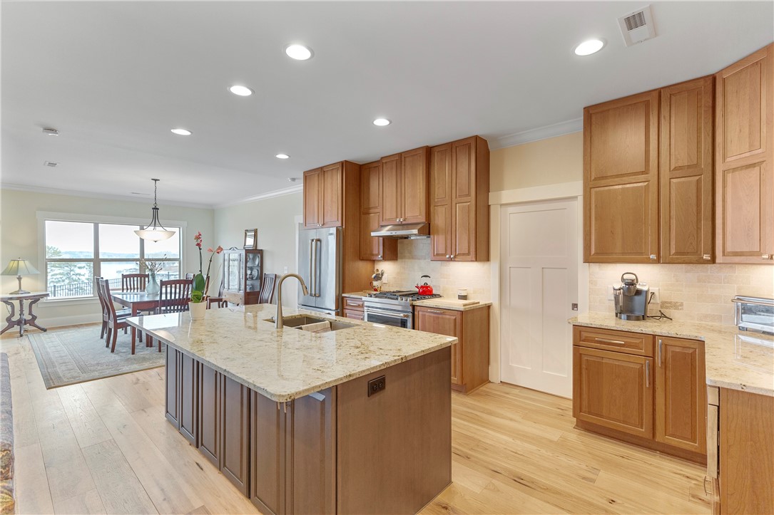 Property image 4 of 812 Mountain Way in Marina Bay, Seneca, SC 29678